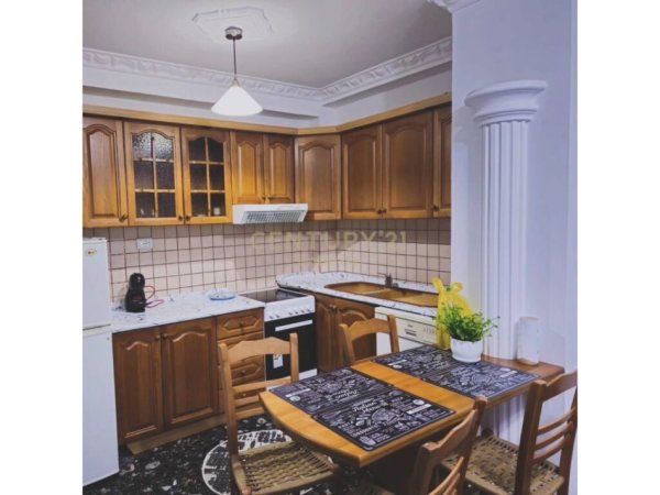 Tirane, jepet me qera apartament 1+1+Aneks+Ballkon Kati 2, 73 m² 580 € (Sheshi Willson)