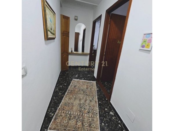 Tirane, jepet me qera apartament 1+1+Aneks+Ballkon Kati 2, 73 m² 580 € (Sheshi Willson)
