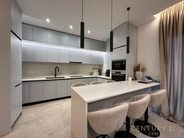 Tirane, jepet me qera apartament 3+1+Aneks+Ballkon Kati 8, 131 m² 1.450 € (Don Bosko)