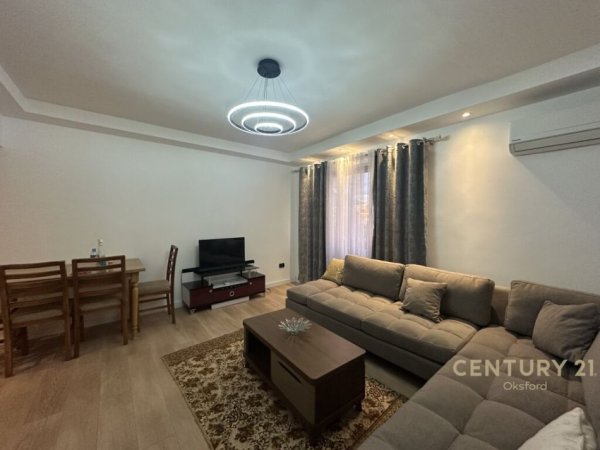 Tirane, jepet me qera apartament 2+1+Aneks+Ballkon Kati 5, 86 m² 750 € (Qender)