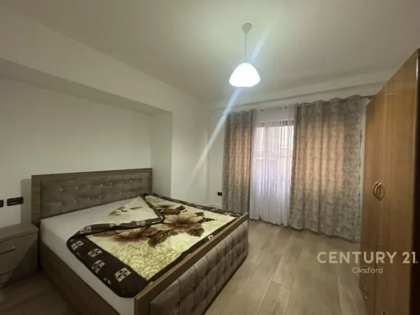 Tirane, jepet me qera apartament 2+1+Aneks+Ballkon Kati 5, 86 m² 750 € (Qender)