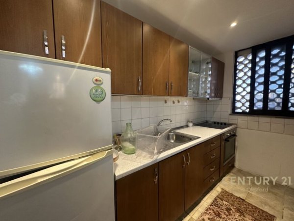 Tirane, jepet me qera apartament 2+1+Aneks+Ballkon Kati 5, 86 m² 750 € (Qender)