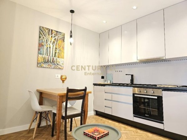 Tirane, jepet me qera apartament 1+1+Aneks+Ballkon Kati 2, 45 m² 595 € (Rruga e Elbasanit)