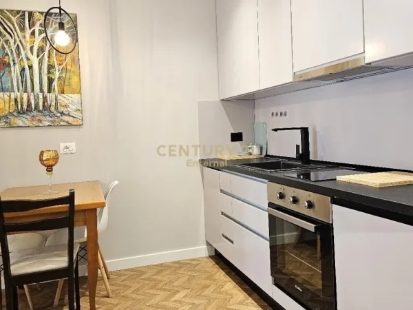 Tirane, jepet me qera apartament 1+1+Aneks+Ballkon Kati 2, 45 m² 595 € (Rruga e Elbasanit)