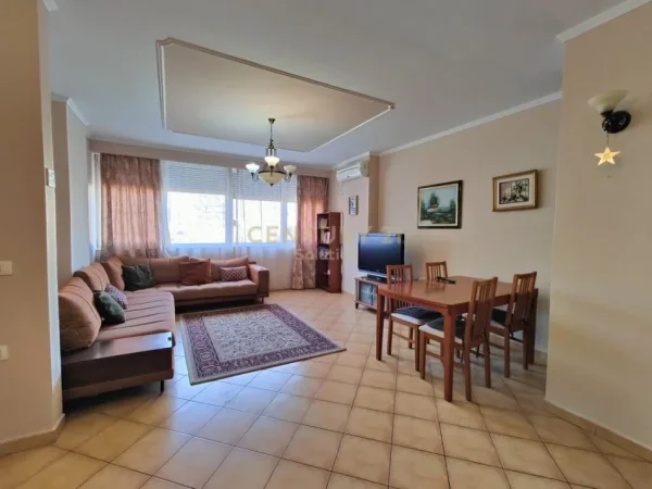 Tirane, jepet me qera apartament 1+1+Aneks+Ballkon Kati 5, 75 m² 570 € (Rruga e Elbasanit)