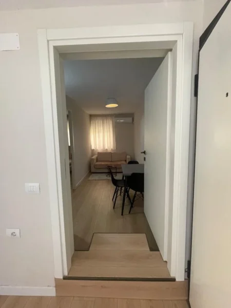Tirane, jepet me qera apartament 1+1+Aneks Kati 3, 45 m² 490 € (rruga e bogdaneve)