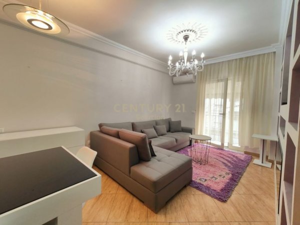 Tirane, jepet me qera apartament 1+1+Aneks+Ballkon Kati 3, 60 m² 570 € (ISH PARKU)