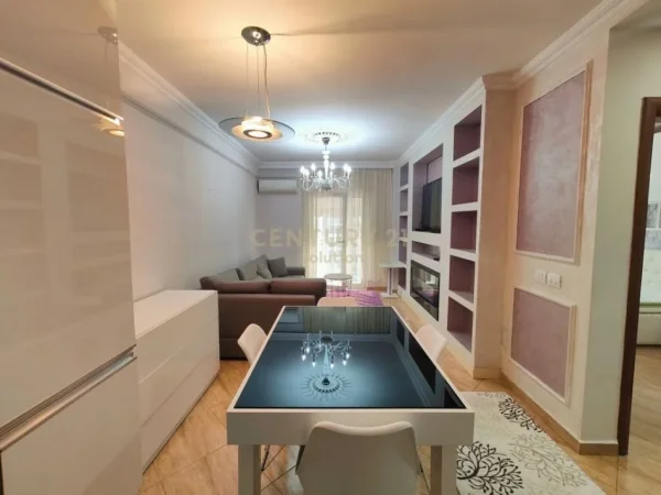 Tirane, jepet me qera apartament 1+1+Aneks+Ballkon Kati 3, 60 m² 570 € (ISH PARKU)