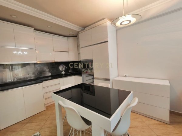 Tirane, jepet me qera apartament 1+1+Aneks+Ballkon Kati 3, 60 m² 570 € (ISH PARKU)