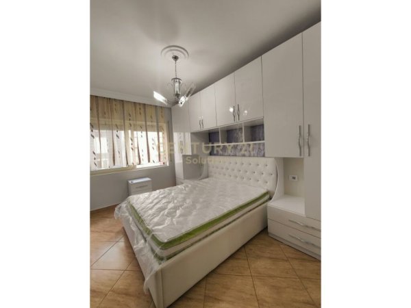 Tirane, jepet me qera apartament 1+1+Aneks+Ballkon Kati 3, 60 m² 570 € (ISH PARKU)