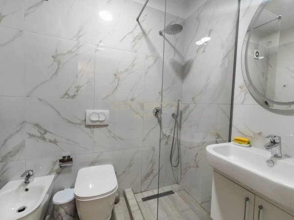 Tirane, jepet me qera apartament 1+1+Aneks+Ballkon Kati 3, 60 m² 570 € (ISH PARKU)