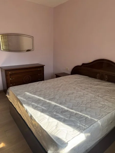 Tirane, jepet me qera apartament 1+1+Aneks+Ballkon Kati 3, 80 m² 350 € (Ali Dem ish tregu elektrik)
