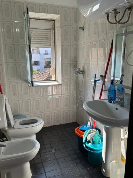 Tirane, jepet me qera apartament 1+1+Aneks+Ballkon Kati 3, 80 m² 350 € (Ali Dem ish tregu elektrik)