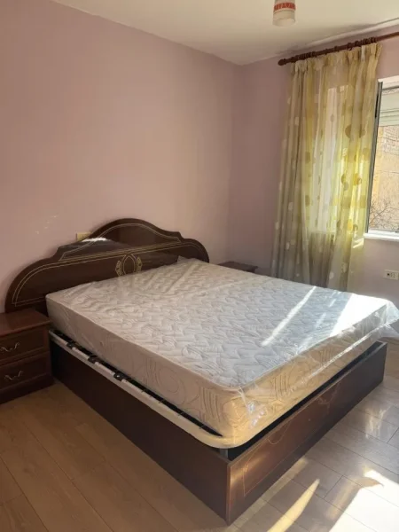Tirane, jepet me qera apartament 1+1+Aneks+Ballkon Kati 3, 80 m² 350 € (Ali Dem ish tregu elektrik)