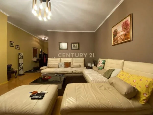 Tirane, jepet me qera apartament 3+1+Aneks+Ballkon Kati 4, 148 m² 850 € (ATSH)