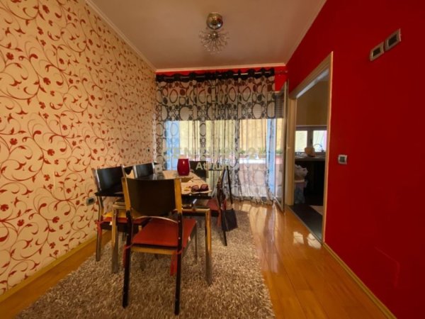 Tirane, jepet me qera apartament 3+1+Aneks+Ballkon Kati 4, 148 m² 850 € (ATSH)