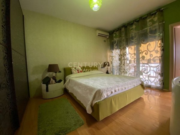 Tirane, jepet me qera apartament 3+1+Aneks+Ballkon Kati 4, 148 m² 850 € (ATSH)