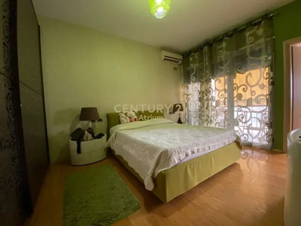 Tirane, jepet me qera apartament 3+1+Aneks+Ballkon Kati 4, 148 m² 850 € (ATSH)