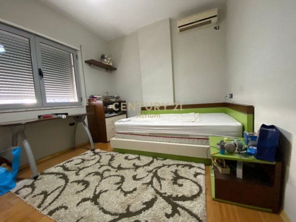 Tirane, jepet me qera apartament 3+1+Aneks+Ballkon Kati 4, 148 m² 850 € (ATSH)