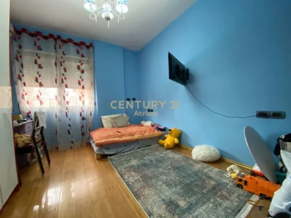 Tirane, jepet me qera apartament 3+1+Aneks+Ballkon Kati 4, 148 m² 850 € (ATSH)
