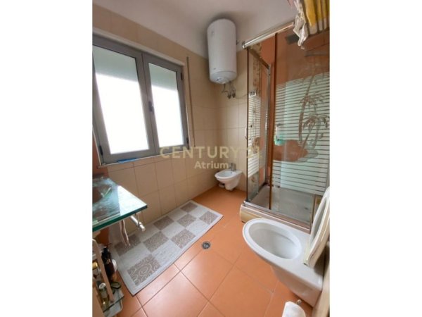 Tirane, jepet me qera apartament 3+1+Aneks+Ballkon Kati 4, 148 m² 850 € (ATSH)