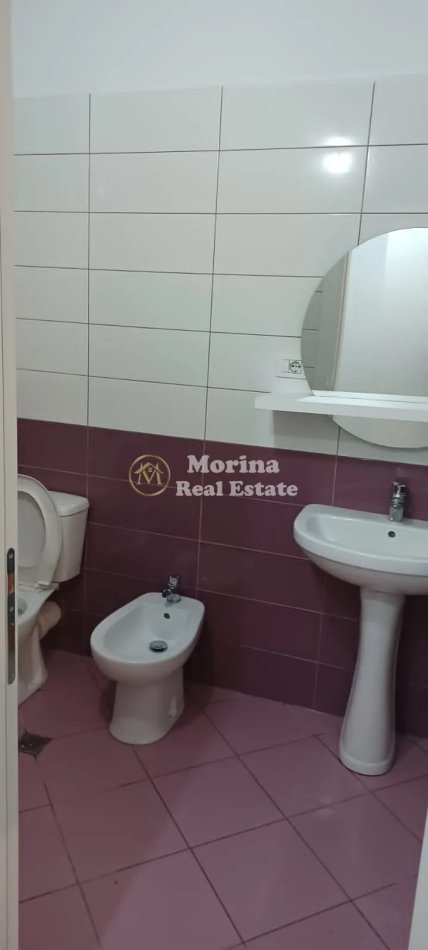 Tirane, jepet me qera apartament 1+1+Ballkon Kati 3, 70 m² 450 € (Don Bosko)