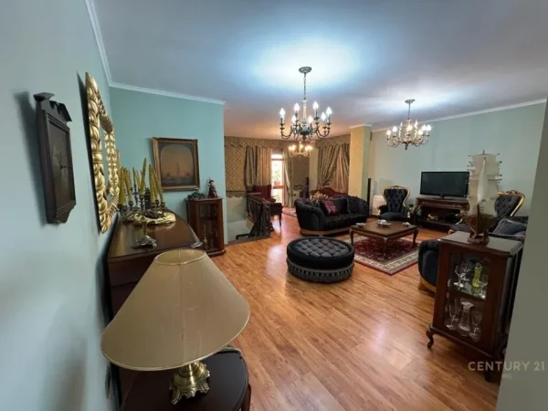 Tirane, jepet me qera apartament 2 Katshe Kati 2, 194 m² 900 € (Rruga e Kavajes)