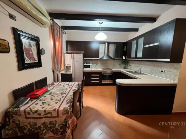 Tirane, jepet me qera apartament 2 Katshe Kati 2, 194 m² 900 € (Rruga e Kavajes)