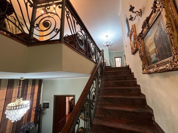 Tirane, jepet me qera apartament 2 Katshe Kati 2, 194 m² 900 € (Rruga e Kavajes)