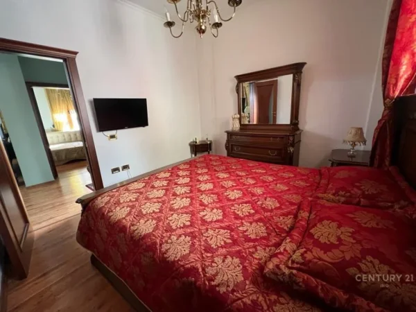 Tirane, jepet me qera apartament 2 Katshe Kati 2, 194 m² 900 € (Rruga e Kavajes)