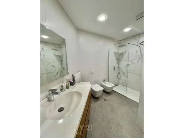 Tirane, jepet me qera apartament 3+1+Aneks+Ballkon Kati 8, 140 m² 900 € (REZIDENCA ALBA)