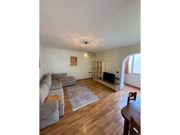 Tirane, jepet me qera apartament 1+1+Aneks+Ballkon Kati 4, 60 m² 500 € (Shkolla e Baletit)