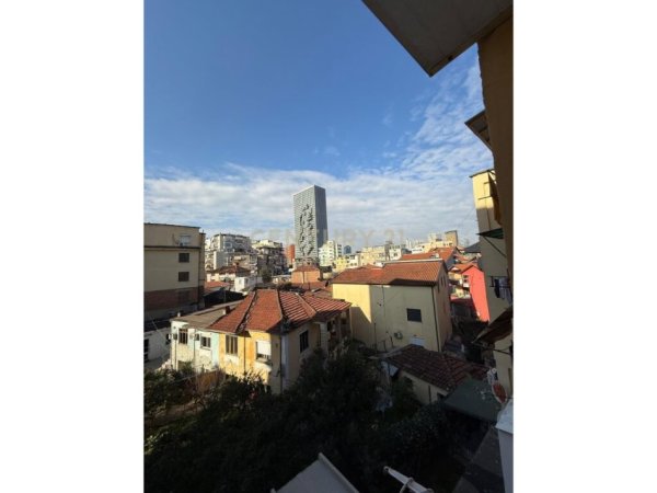 Tirane, jepet me qera apartament 1+1+Aneks+Ballkon Kati 4, 60 m² 500 € (Shkolla e Baletit)