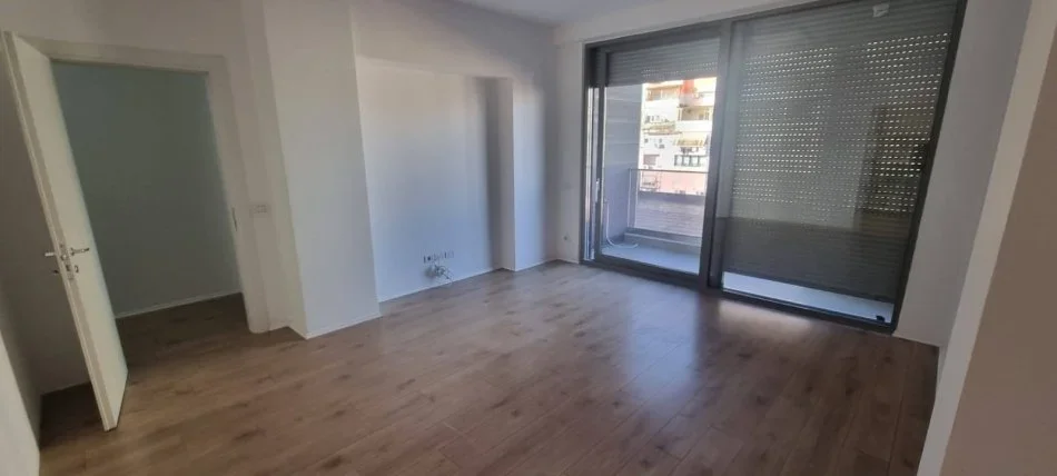 Tirane, jepet me qera Kati 4, 100 m² 1.400 € (BLLOKU)