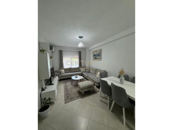 Tirane, jepet me qera apartament 2+1+Aneks+Ballkon , 87 m² 600 € (Don Bosco)