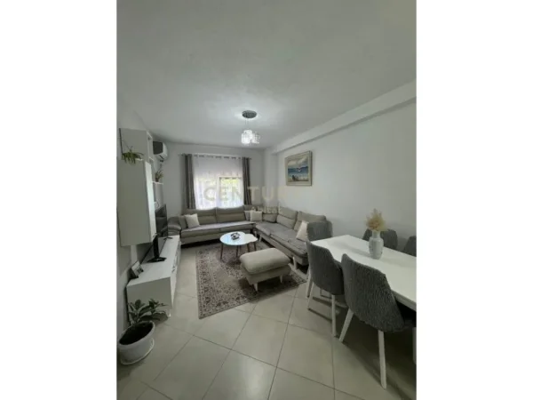 Tirane, jepet me qera apartament 2+1+Aneks+Ballkon , 87 m² 600 € (Don Bosco)