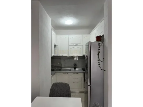 Tirane, jepet me qera apartament 2+1+Aneks+Ballkon , 87 m² 600 € (Don Bosco)