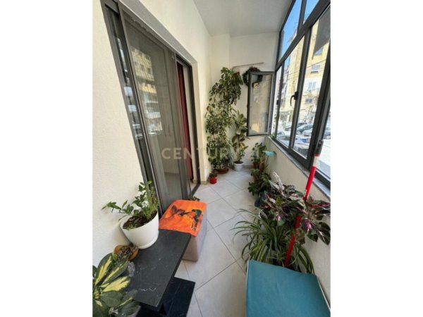 Tirane, jepet me qera apartament 2+1+Aneks+Ballkon , 87 m² 600 € (Don Bosco)