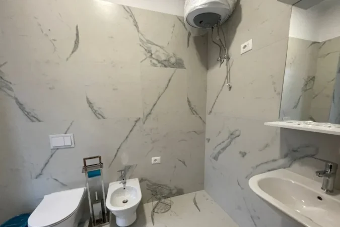 Tirane, jepet me qera apartament 2+1+Aneks+Ballkon Kati 9, 111 m² 830 € (farmacia 10 , kompleksi arlis)