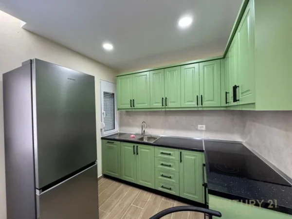 Tirane, jepet me qera apartament 2+1+Aneks+Ballkon Kati 4, 68 m² 550 € (Materniteti i Ri)