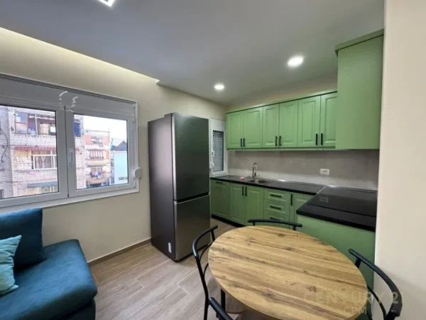 Tirane, jepet me qera apartament 2+1+Aneks+Ballkon Kati 4, 68 m² 550 € (Materniteti i Ri)