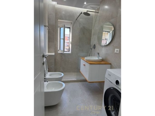 Tirane, jepet me qera apartament 2+1+Aneks+Ballkon Kati 4, 68 m² 550 € (Materniteti i Ri)