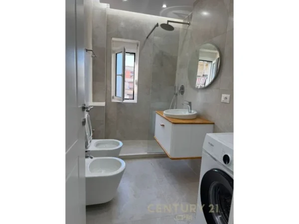 Tirane, jepet me qera apartament 2+1+Aneks+Ballkon Kati 4, 68 m² 550 € (Materniteti i Ri)