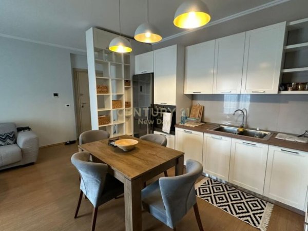 Tirane, jepet me qera apartament 2+1+Aneks+Ballkon Kati 4, 99 m² 800 € (Hilton)