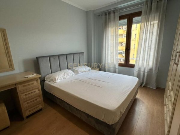 Tirane, jepet me qera apartament 2+1+Aneks+Ballkon Kati 4, 99 m² 800 € (Hilton)