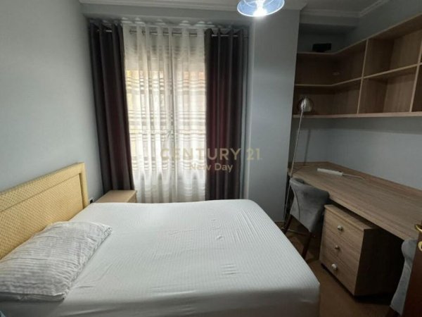 Tirane, jepet me qera apartament 2+1+Aneks+Ballkon Kati 4, 99 m² 800 € (Hilton)