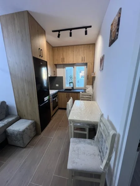 Tirane, jepet me qera 1+1+Aneks+Ballkon Kati 3, 80 m² 500 € (Selite Universiteti Marlin Barleti)