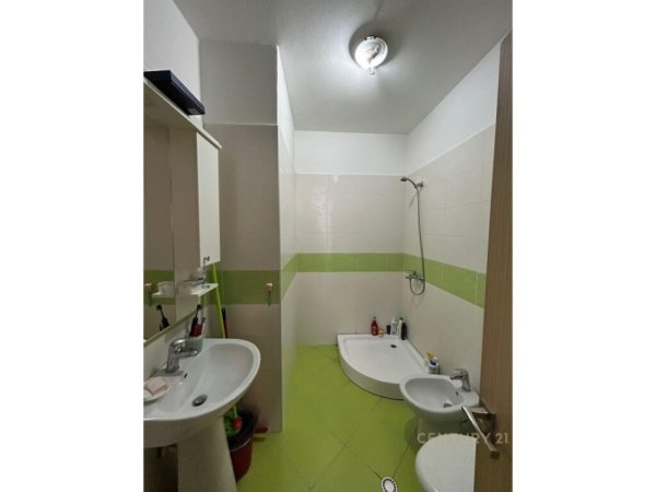 Tirane, jepet me qera apartament 1+1+Aneks+Ballkon Kati 12, 71 m² 550 € (PANORAMA)