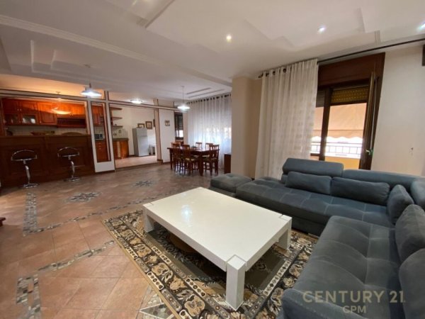 Tirane, jepet me qera apartament 3+1+Aneks+Ballkon Kati 8, 200 m² 1.000 € (Komuna e Parist)