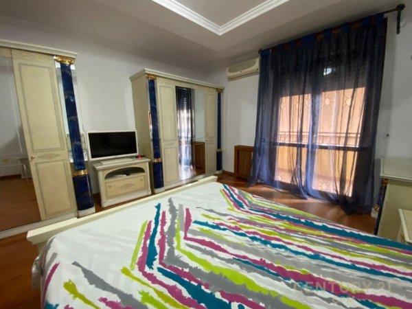 Tirane, jepet me qera apartament 3+1+Aneks+Ballkon Kati 8, 200 m² 1.000 € (Komuna e Parist)